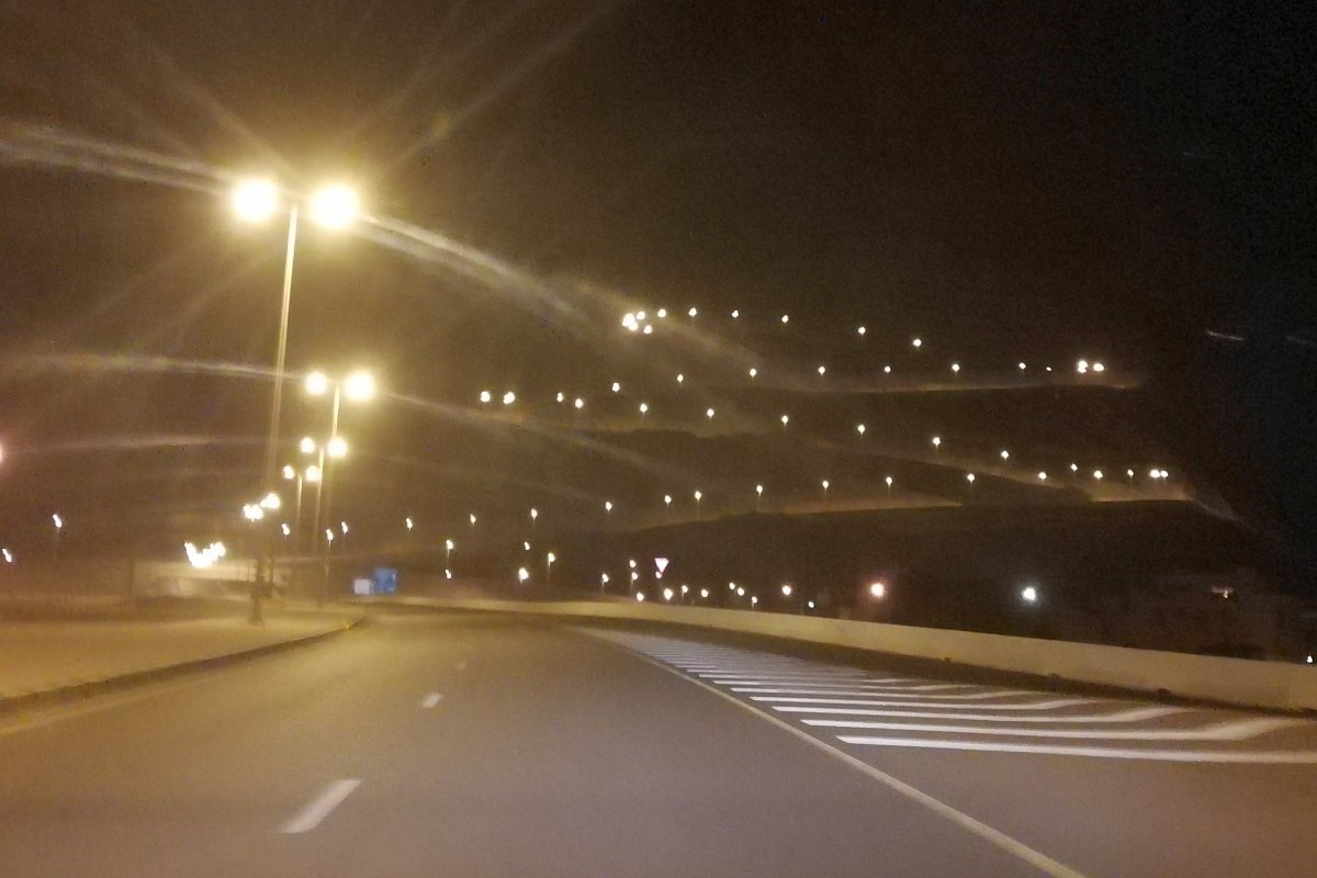 Night driving in Oman - safe and easy on the well illuminated roads