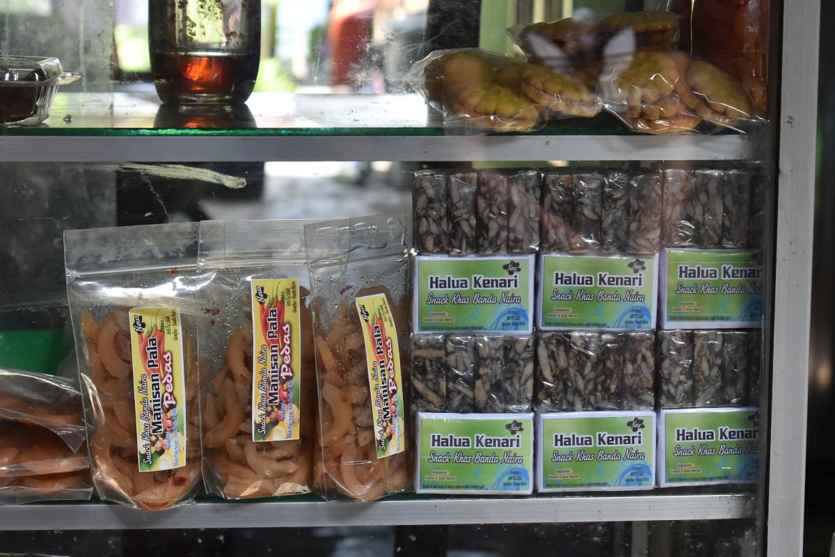 packed dried nutmeg and kenari halua for sale