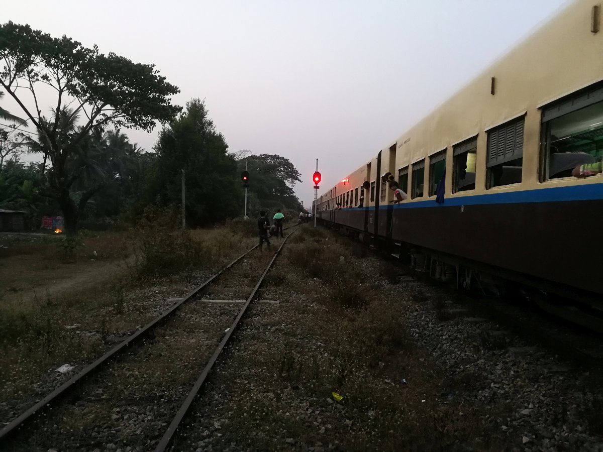 The train got a flat tyre