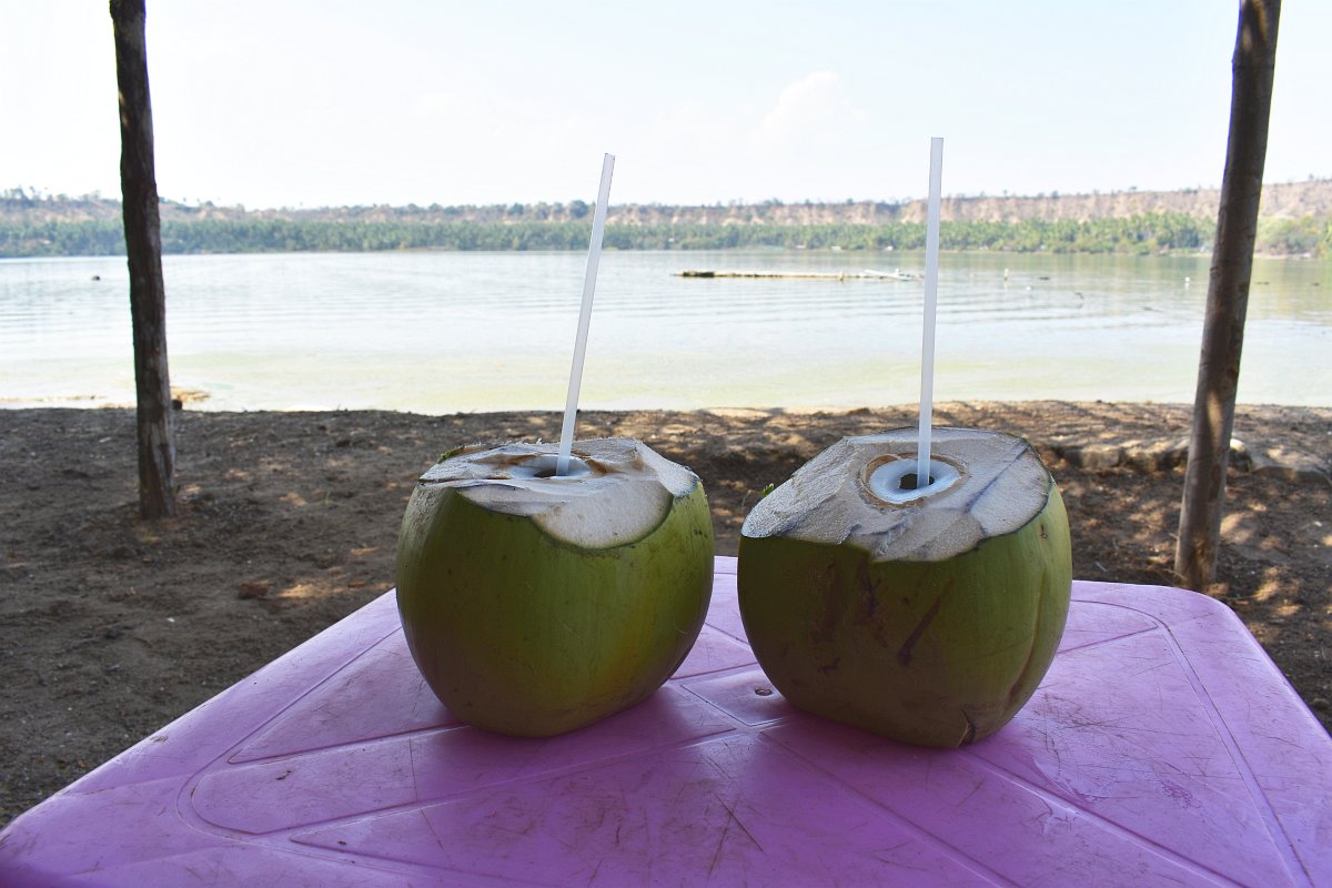 Twin Taung - rest with coconuts