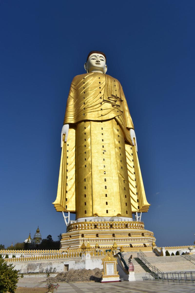 Giant Standing Buddha statue Laykyun Sekkya