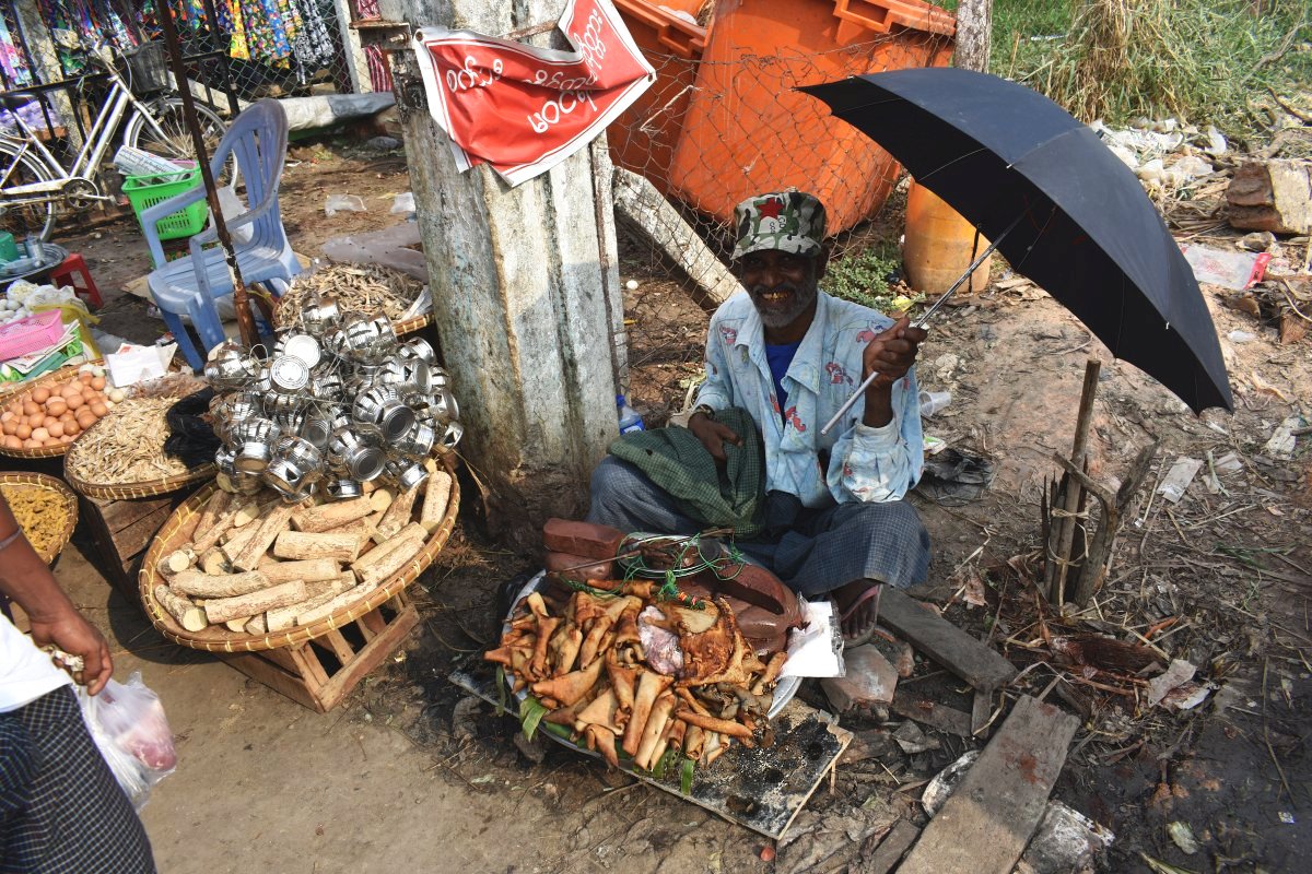 Local market in Dala