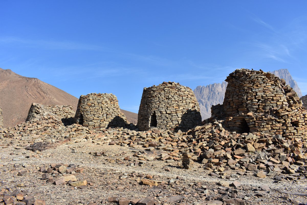 The mysterious beehive tombs in Oman | 2 Hungry Wanderers